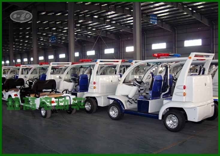 警車待發(fā)車間